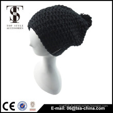 Chapeaux de laine de couleur noire classique